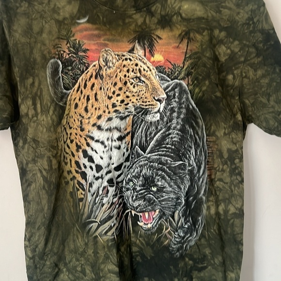 The Mountain Graphic Tee Two Jaguars Green size Medium ^ - Picture 3 of 7